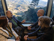 Ferrocarrils de la Generalitat i Apropa Cultura promouen l’accés a la cultura per a persones vulnerables