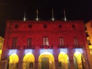 L’Ajuntament de Manresa se suma a la lluita contra la pena de mort i la sida amb una il·luminació vermella