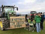 Una dotzena de tractors inicien des de Gurb una marxa lenta per demanar un millor control de la fauna cinegètica