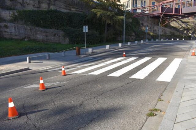 LAjuntament_de_Manresa_inicia_el_manteniment_de_la_senyalitzacio_horitzontal_de_diverses_vies.jpg
