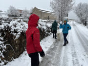 La neu obliga a portar cadenes a més d’una desena de carreteres del Pirineu