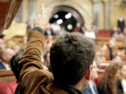 El Parlament insta el Govern a garantir “l’aplicació efectiva” de les sancions per incomplir la llei d’habitatge