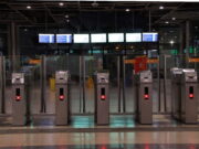 Els trens Rodalies segueixen sense circular a primera hora del matí i Renfe recomana utilitzar transport alternatiu