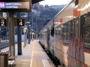Pocs viatgers a l’estació de tren de Manresa en el primer dia de restabliment del servei