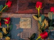 El Memorial Democràtic ret homenatge a víctimes del nazisme amb la instal·lació de dues Stolpersteine a Esparreguera