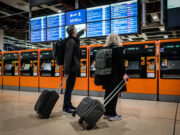 Foment diu que els empleats que no puguin treballar per l’aturada de Rodalies hauran de recuperar les hores