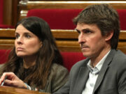 Junts demana a Illa que se sotmeti a una qüestió de confiança en tornar a l’activitat si no destitueix Paneque