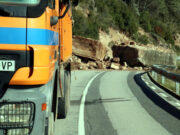 Preocupació i indignació a Fonollosa pel despreniment de dues roques de 60 tones a la carretera del poble