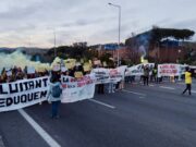 Els professors tallen diverses carreteres arreu de Catalunya amb motiu de la vaga educativa