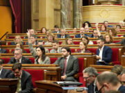 El Parlament urgeix el Govern a fixar un calendari per “recuperar el poder adquisitiu” del professorat abans de juny