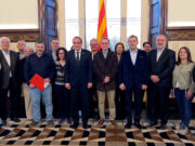 L’escola concertada lliura al Parlament 77.978 signatures perquè la llei del 6% inclogui “les necessitats del sector”