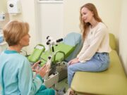 L’endometriosi, una malaltia silenciosa que condiciona la maternitat de milions de dones