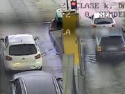VÍDEO | Intent temerari d’escapar del peatge al Bages: envestix un cotxe dels Mossos per no pagar