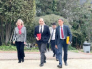 La reunió entre els sindicats educatius i el Govern acaba sense acord i amb l’amenaça de més vagues el tercer trimestre