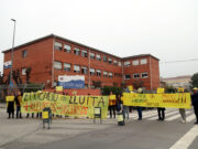 Docents del Bages tallen carreteres per reclamar millors condicions laborals i més recursos per a l’educació pública