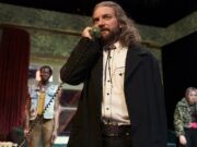 La comèdia negra ‘La mà’ de Martin McDonagh aterra al Kursaal amb Pol López com a protagonista