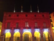 La façana de l’Ajuntament de Manresa s’il·luminarà de vermell pel Dia Mundial de l’Audició