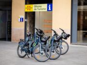 L’Ajuntament de Manresa inicia el servei de lloguer de bicicletes elèctriques per a turistes