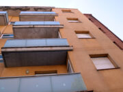La PAHC i COSHAC denuncien que hi ha milers de pisos buits de la Sareb mentre creix l’espera per a un habitatge social