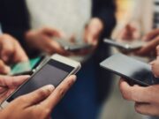 La hiperconnectivitat impulsa noves conductes de risc en joves