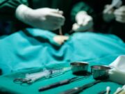 Quan està indicada la circumcisió en adults i quins beneficis té per a la salut