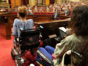 El Parlament convalida per unanimitat el decret que preveu ajuts a malalts d’ELA amb dependència extrema
