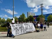 Una cinquantena de treballadors de Pascual a Gurb tallen la rotonda d’accés a la C-17 durant la vaga