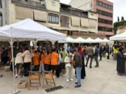 Les cooperatives escolars de Manresa tanquen el curs amb una exitosa venda de productes al mercat de Puigmercadal