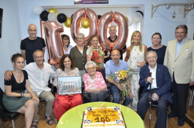 L'Ajuntament de Manresa felicita Júlia Pellicer Vidal pels seus 100 anys