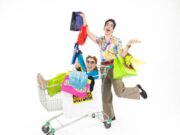 Preparatius per a la festa de cloenda del Dia de l’Orgull LGTBI+ a Manresa