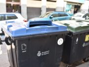 L’Ajuntament de Manresa implementa noves tapes en els contenidors de paper i cartró per combatre l’incivisme