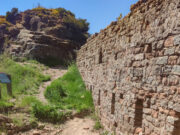 Sant Llorenç Savall rep l’estudi històric del castell de Pera per a la seva restauració