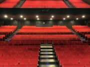 El Kursaal de Manresa estrena butaques amb tres funcions de la comèdia ‘Una idea genial’
