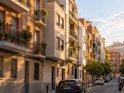 Buscar pis a Manresa: les xifres que expliquen per què costa tant marxar de casa dels pares